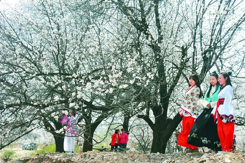 365英国上市官方形象图，伦敦金融城与上市图表